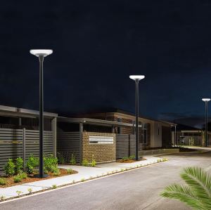 High Power Warm + White LED Lighting Post Outdoor Solar Pillar Light for Garden Lighting